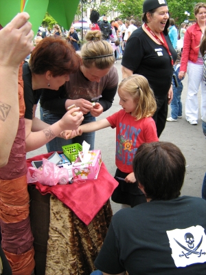 Festyn dla dzieci w Węgorzewie - piracki tatuaż
